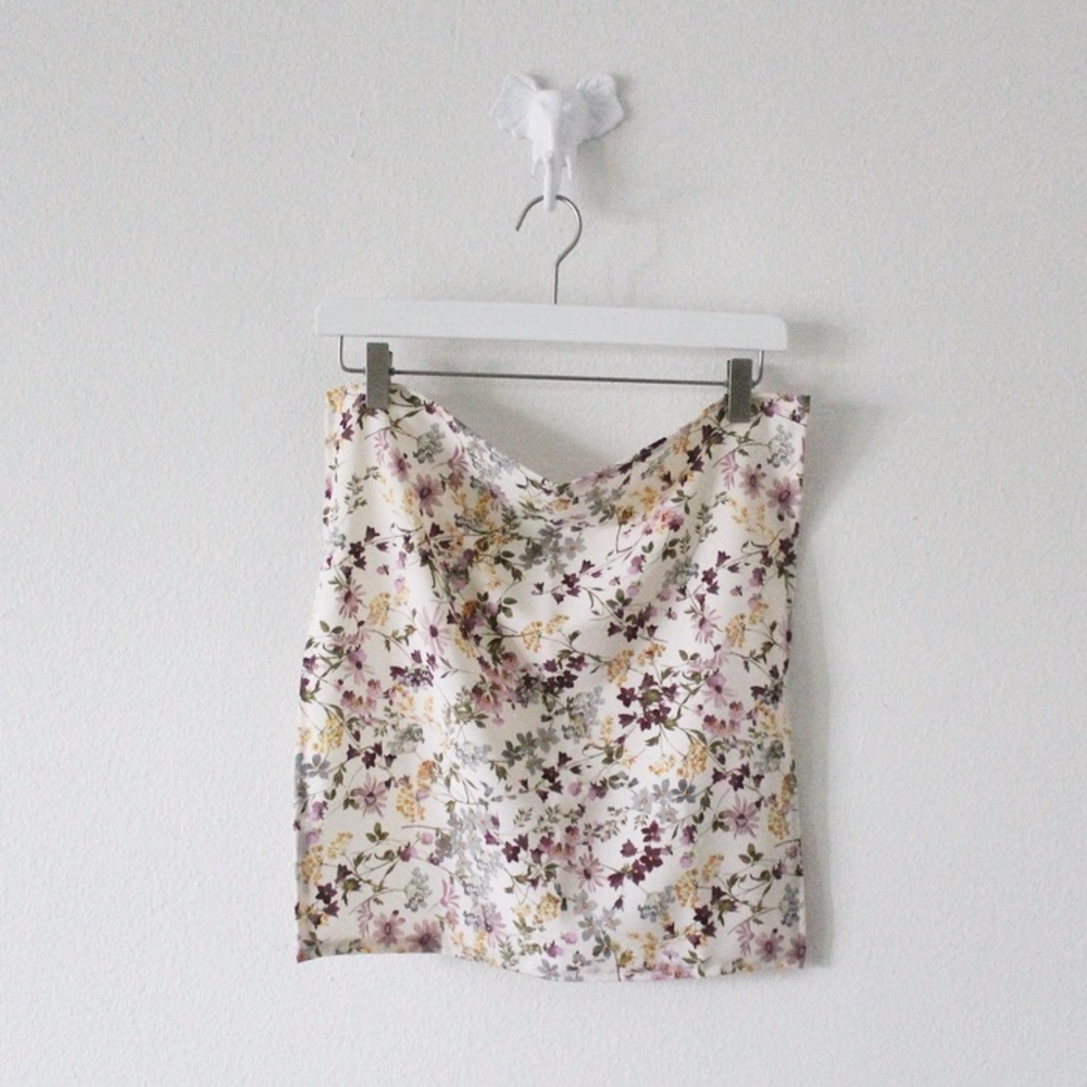 NWT Handmade Floral 18” x 18” Scarf L1045